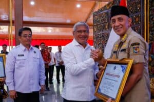 Madura Bersinar: BNN Berikan Penghargaan Kepada Insan P4GN Madura Bersinar: BNN Berikan Penghargaan Kepada Insan P4GN