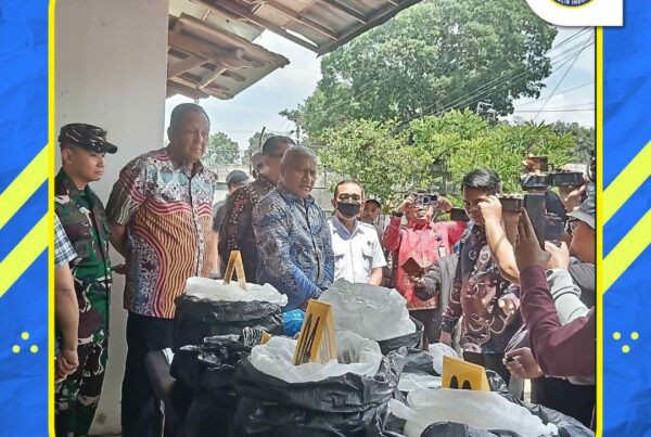 LAGI, APARAT KEMBALI TEMUKAN PABRIK OBAT-OBATAN TERLARANG DI TENGAH PEMUKIMAN WARGA