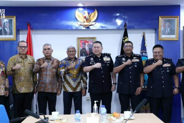 BNN PERKUAT KERJA SAMA DENGAN POLIS DIRAJA MALAYSIA UNTUK HENTIKAN JARINGAN NARKOBA DI WILAYAH PERBATASAN BNN PERKUAT KERJA SAMA DENGAN POLIS DIRAJA MALAYSIA UNTUK HENTIKAN JARINGAN NARKOBA DI WILAYAH PERBATASAN
