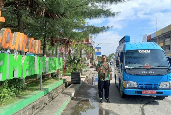 BNN Kabupaten Mempawah Melaksanakan Kegiatan Komunikasi, Informasi dan Edukasi (KIE) Keliling. BNN Kabupaten Mempawah Melaksanakan Kegiatan Komunikasi, Informasi dan Edukasi (KIE) Keliling.