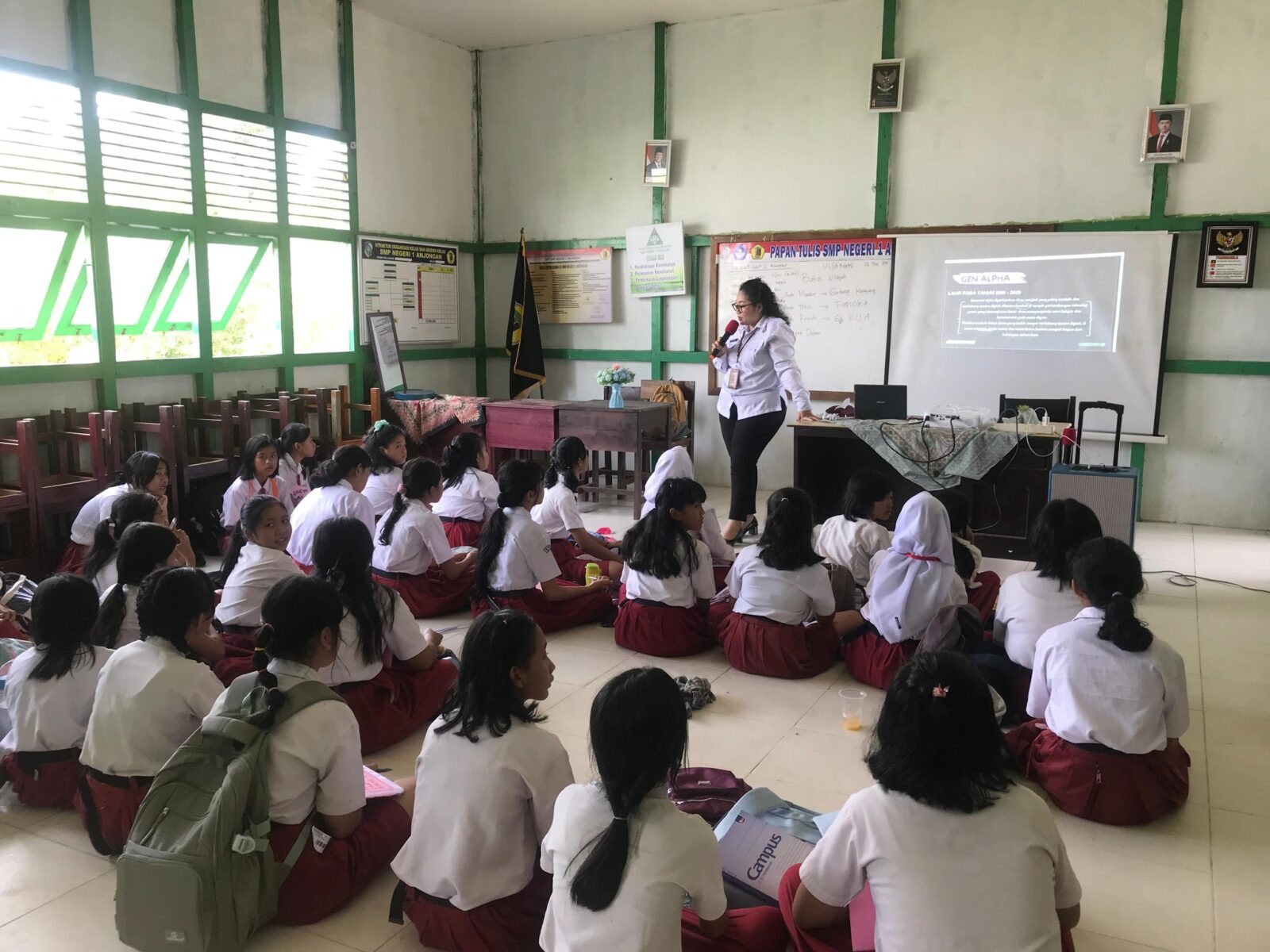 Kegiatan Masa Pengenalan Lingkungan Sekolah (MPLS) SMP Negeri 1 Anjongan Kegiatan Masa Pengenalan Lingkungan Sekolah (MPLS) SMP Negeri 1 Anjongan